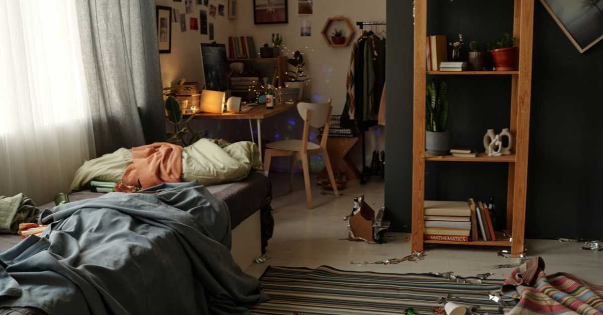 messy house before cleaning real home