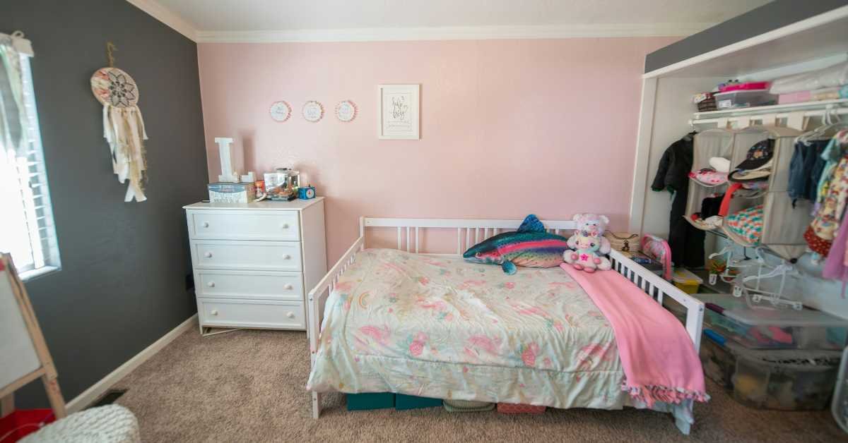 How to Organize Your Room Without Buying Anything